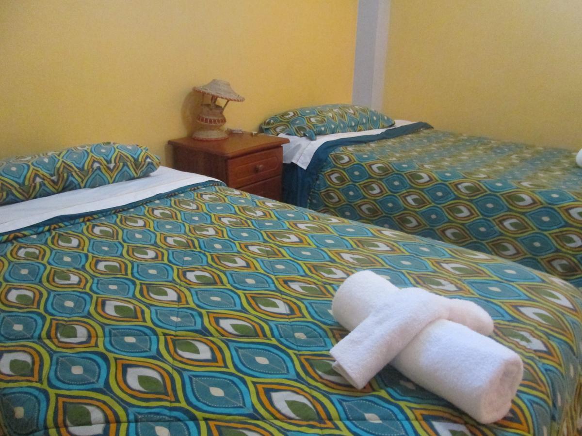 Hostal Leon Dormido Puerto Baquerizo Moreno Exterior photo