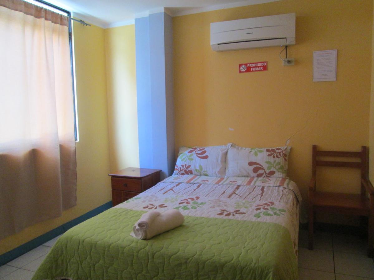 Hostal Leon Dormido Puerto Baquerizo Moreno Exterior photo