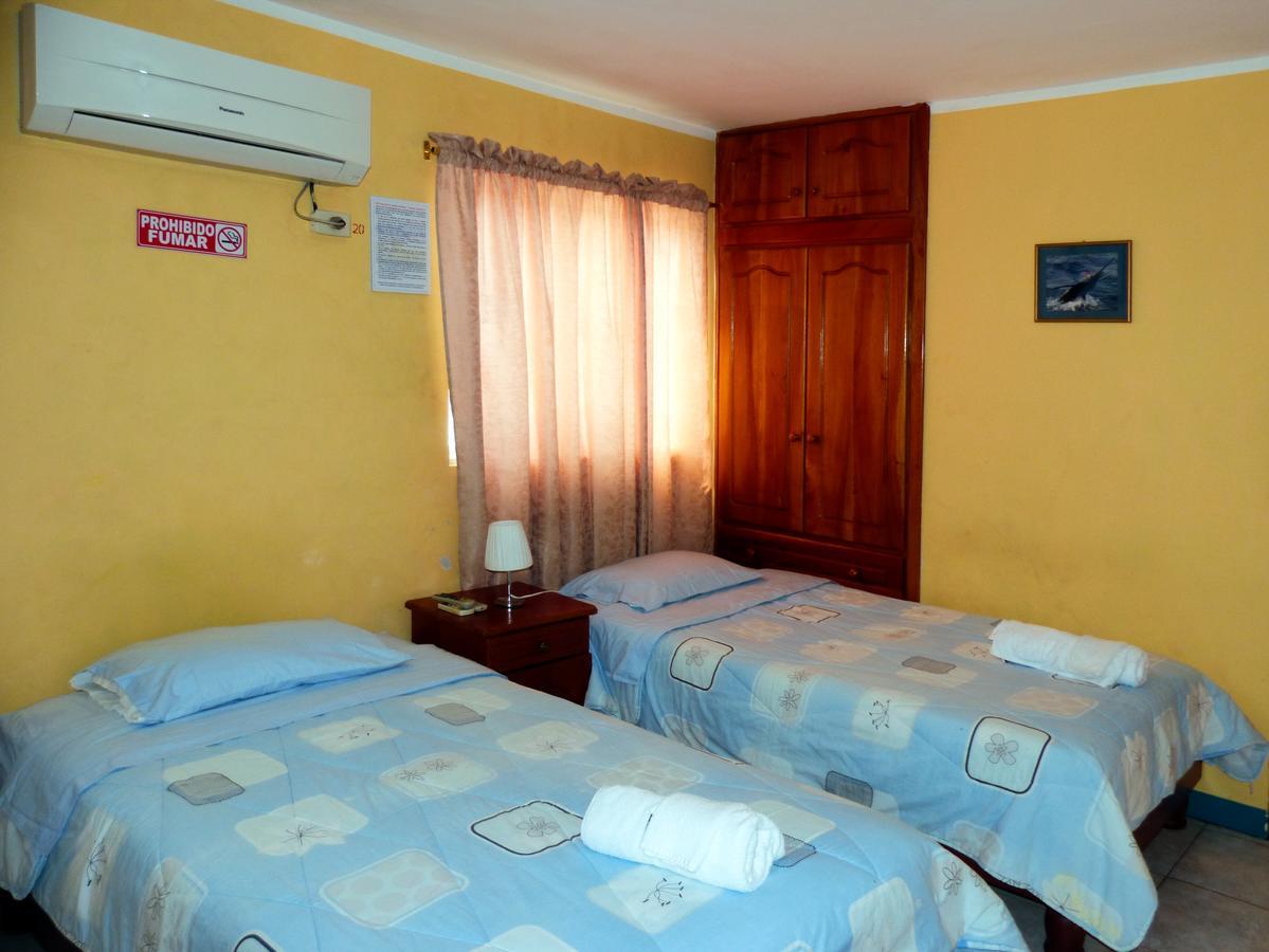 Hostal Leon Dormido Puerto Baquerizo Moreno Exterior photo